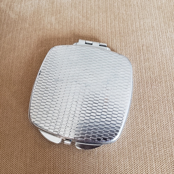 Vintage Beatles Compact - Picture 3 of 4